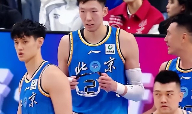 二四六天天好彩资料-CBA疯狂一夜！深圳反绝杀浙江，上海19分狂胜北京，辽篮惜败山西