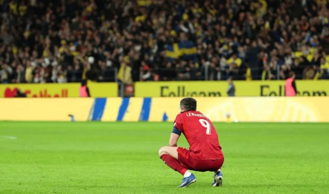 澳门特区总马站-转战意甲？罗马诺：莱万收到意甲报价，巴萨只大幅降薪续1年