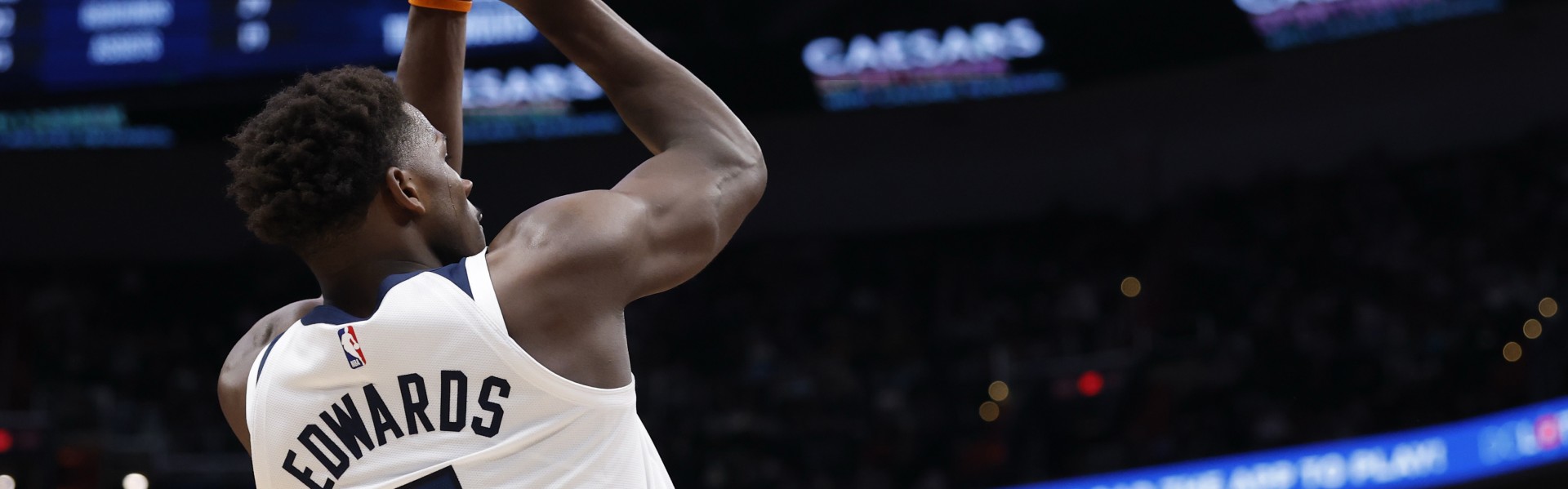 澳门资料库-缺战火箭！Shams：爱德华兹右脚脚趾感染 现在是每日观察状态